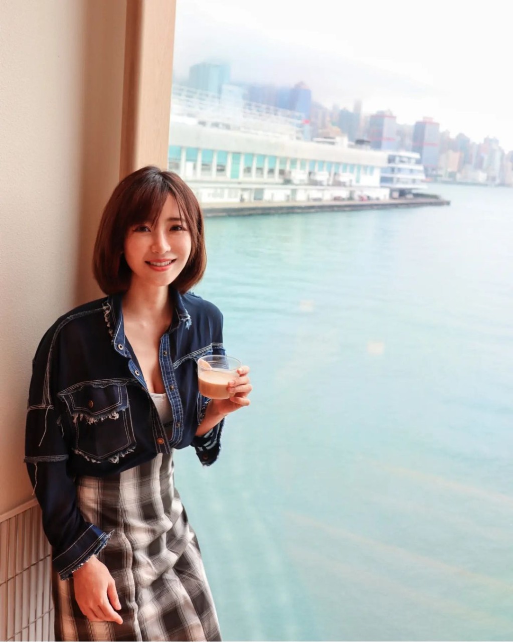 加上間中在《東張西望》會派福利。